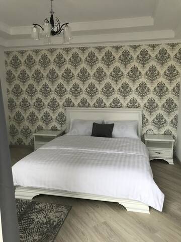 Фото номера Двухместный номер Делюкс с 1 кроватью и душем Гостевой дом Guest House “Aura” г. Чолпон-Ата 2