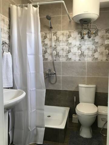 Фото номера Двухместный номер Делюкс с 1 кроватью и душем Гостевой дом Guest House “Aura” г. Чолпон-Ата 9