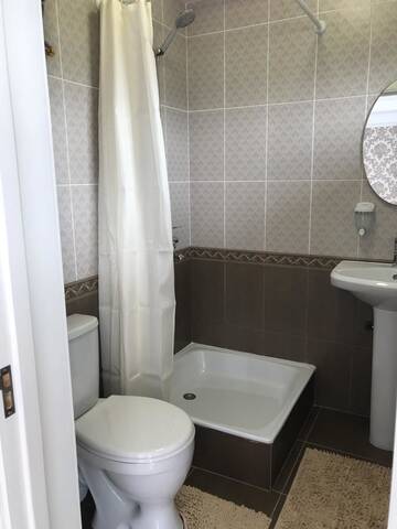 Фото номера Двухместный номер Делюкс с 1 кроватью и душем Гостевой дом Guest House “Aura” г. Чолпон-Ата 6