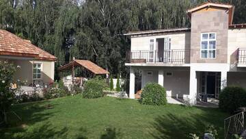 Фотографии Гостевой дом Zaton Guesthouse г. Чолпон-Ата (Киргизия) №1 Фото Гостевой дом Zaton Guesthouse г. Чолпон-Ата 1