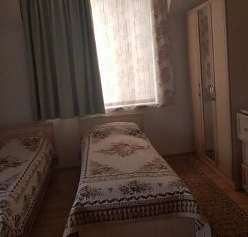 Фото номера Дом с 3 спальнями Дома для отпуска Коттедж ЦО Кейсар г. Чолпон-Ата 11