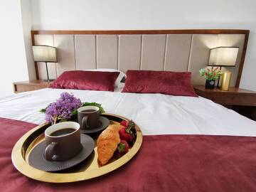 Фото номера Семейный номер с балконом Отель Gold Association Hotel г. Чолпон-Ата 4